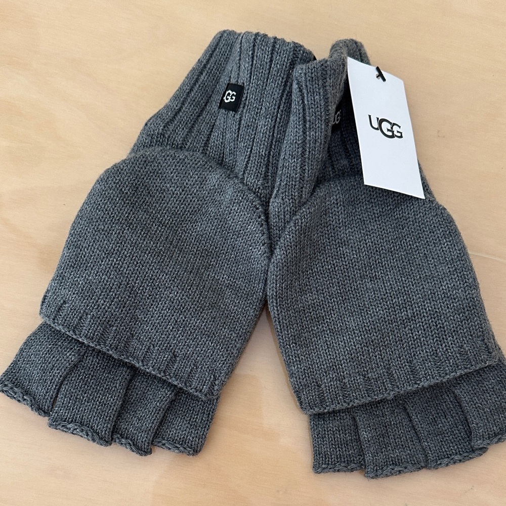 UGG Charcoal Knit Fingerless Mittens. Size L/XL.